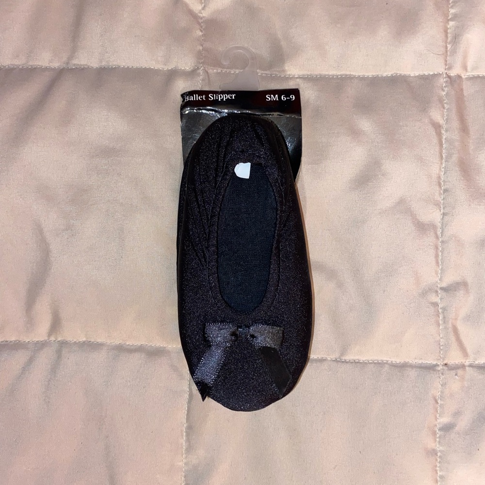 Brand New Freestyle Danskin Black Ballet Slippers Size SM 6-9🩰